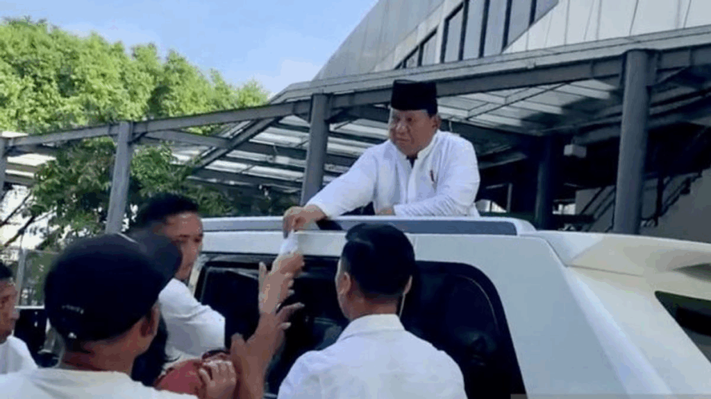 Prabowo bagi Amplop